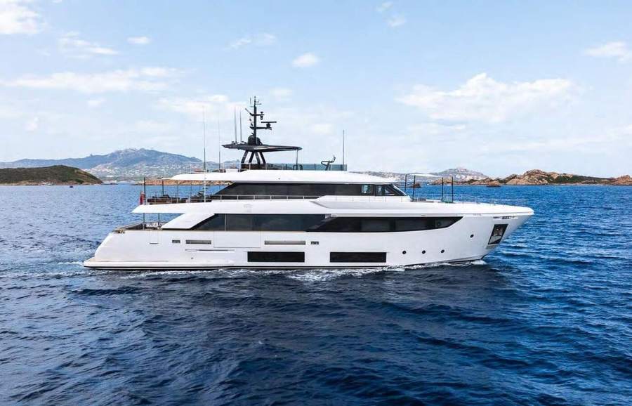 Custom Line Navetta 33